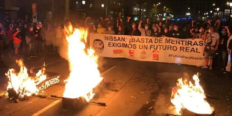 Manifestación nocturna en Barcelona contra el cierre de Nissan
