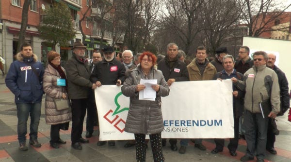 Cientos de personas apoyan el blindaje constitucional de las pensiones en Madrid y Barcelona