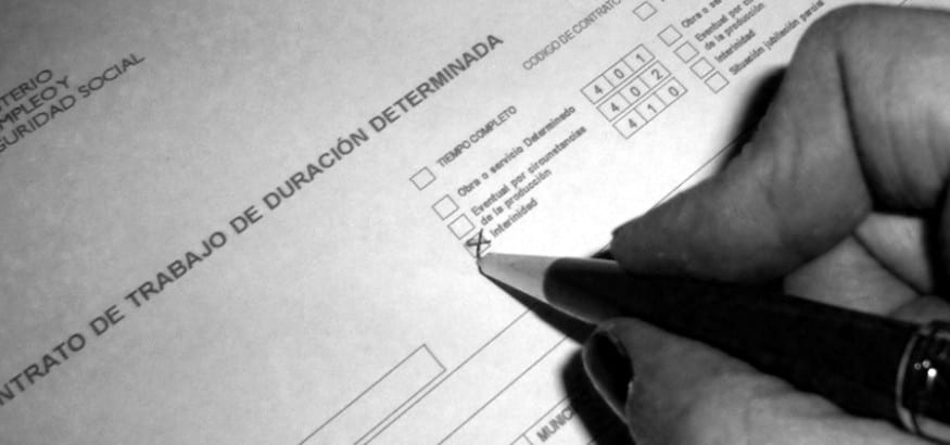 El Supremo declara abusiva la cláusula del contrato de trabajo que obliga a dar el número de móvil o email El Supremo declara abusiva la cláusula del contrato de trabajo que obliga a dar el número de móvil o email