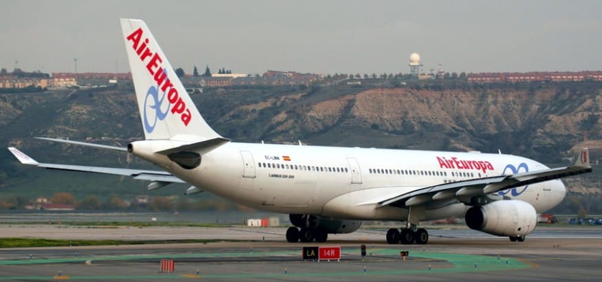 Tras una denuncia de USO, Air Europa rescinde los contratos de los TCP´s extracomunitarios