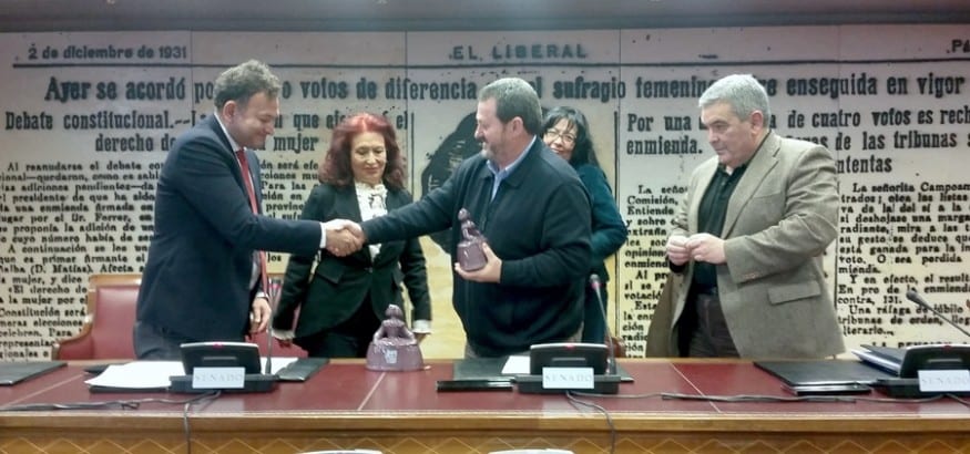 Julio Salazar, distinguido en el Senado con el Premio Menina de la Red Transnacional de Mujeres
