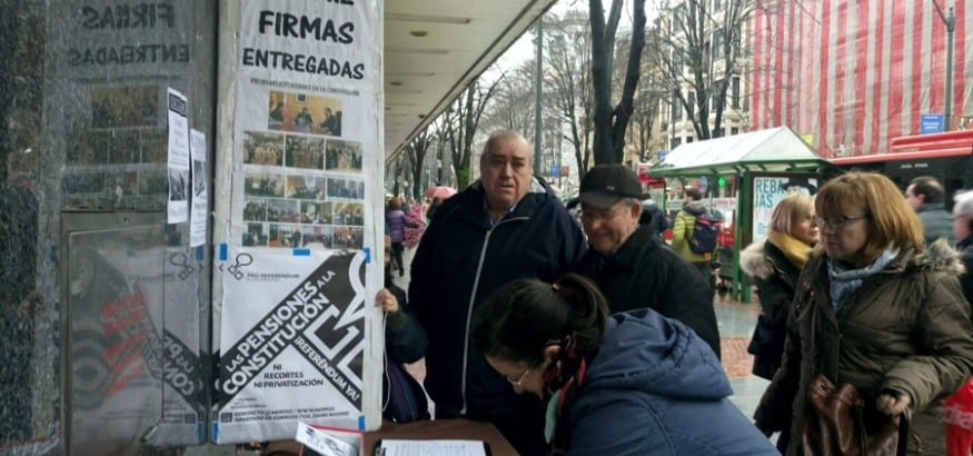 Recogida de firmas en las calles de 30 ciudades por el blindaje constitucional de las pensiones