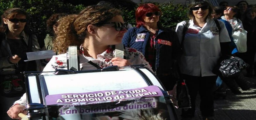 LSB-USO Euskadi con las trabajadoras del Servicio de Ayuda Domicilio frente al Ayuntamiento de Getxo