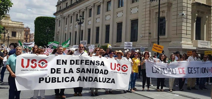 Multitudinaria manifestación en Sevilla contra los recortes en Sanidad