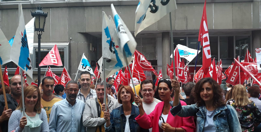 Trabajadores de limpieza se concentran en Oviedo para exigir un convenio digno