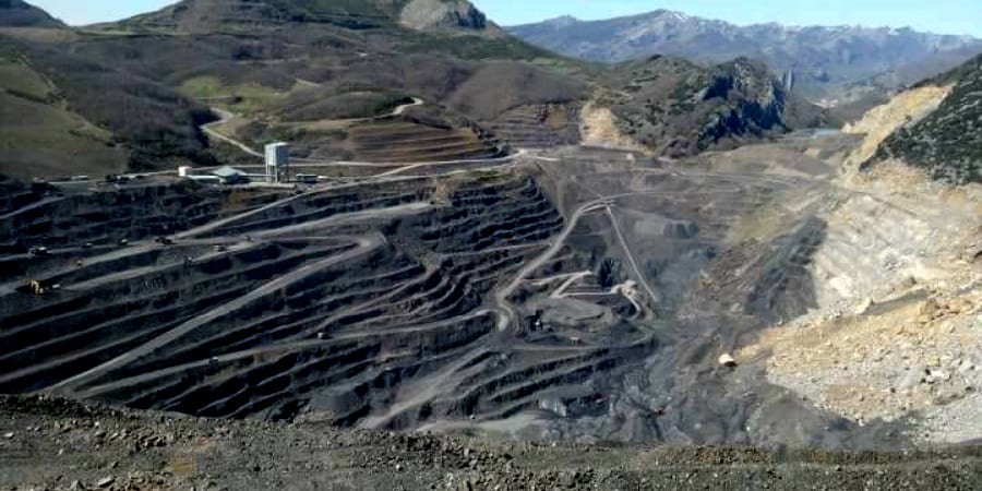 USO acompaña en el dolor a la viuda e hijos de Javier Viñuela, fallecido en la mina de Santa Lucía