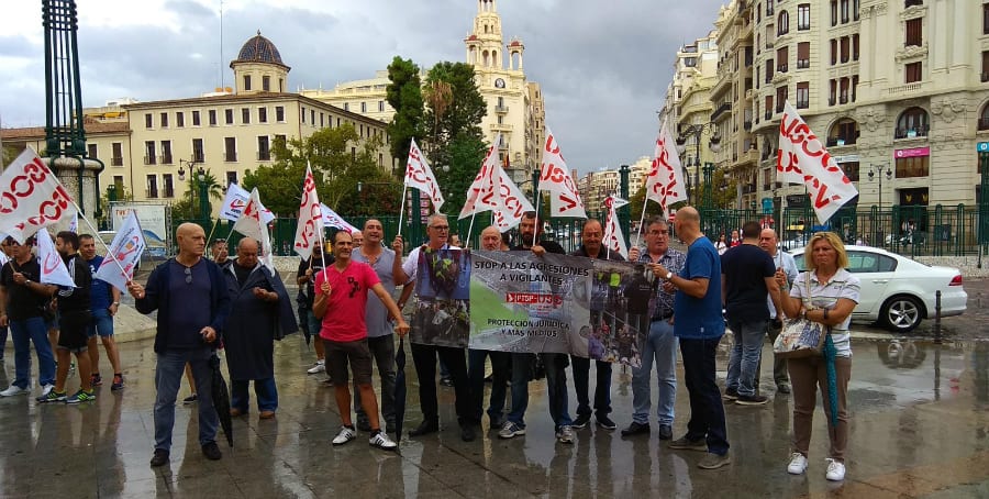 USO se concentra en Valencia contra la reducción de efectivos de seguridad en Renfe Operadora