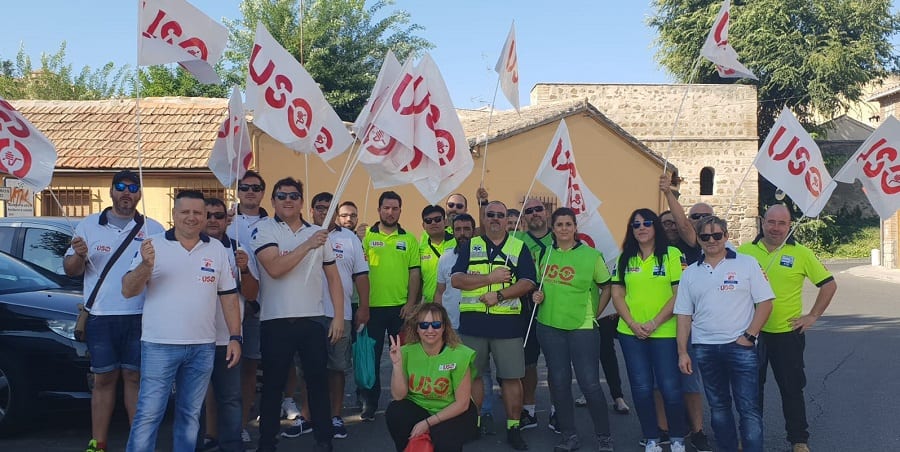 Trabajadores de ambulancias de Castilla-La Mancha se manifiestan por la insostenible situación del servicio