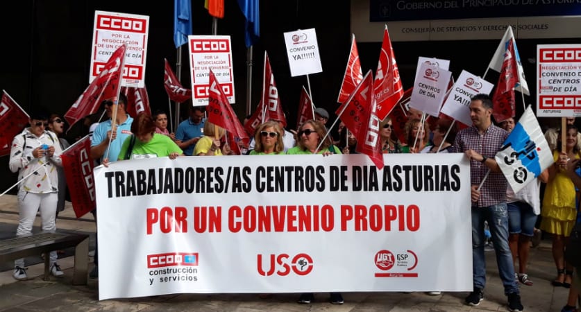 Trabajadores de centros de día asturianos se concentran para que se negocie un nuevo convenio