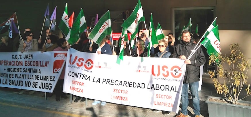 Las trabajadoras de Clece en el Complejo Hospitalario de Jaén se movilizan contra la sobrecarga de trabajo