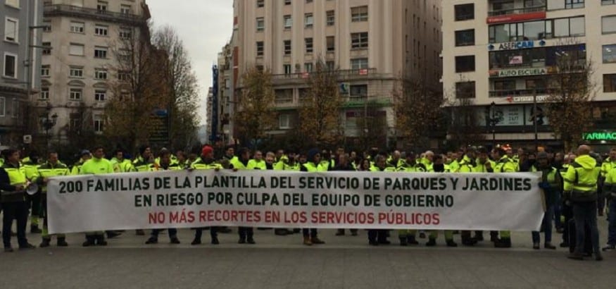 Los trabajadores de parques y jardines de Santander salen a la calle para defenderse de los recortes