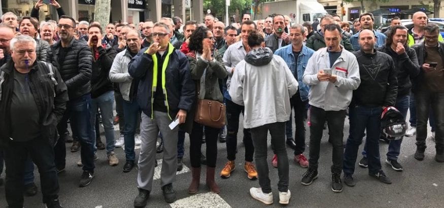 Multitudinaria concentración de los trabajadores de Nissan como muestra de apoyo a los comités