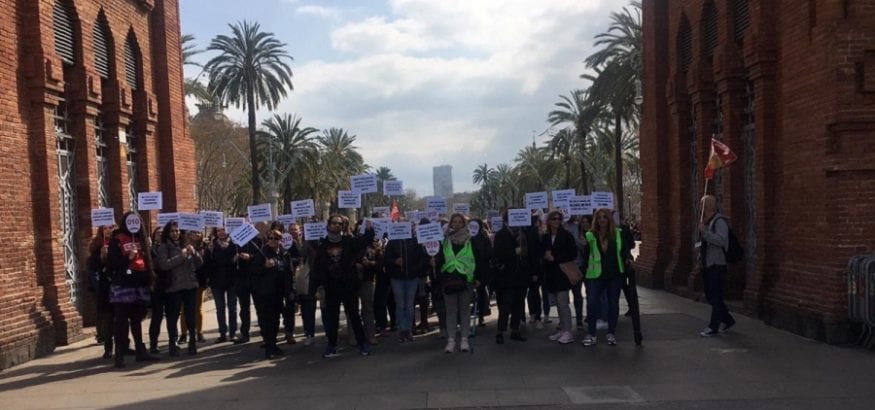 Los trabajadores del 010 de Barcelona reanudan la huelga indefinida Los trabajadores del 010 de Barcelona reanudan la huelga indefinida