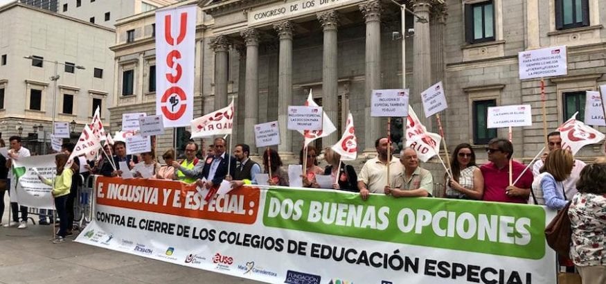 FEUSO entrega en el Congreso 300.000 firmas de apoyo a la Educación Especial