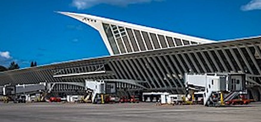 Los trabajadores del Aeropuerto de Bilbao, a la huelga este verano