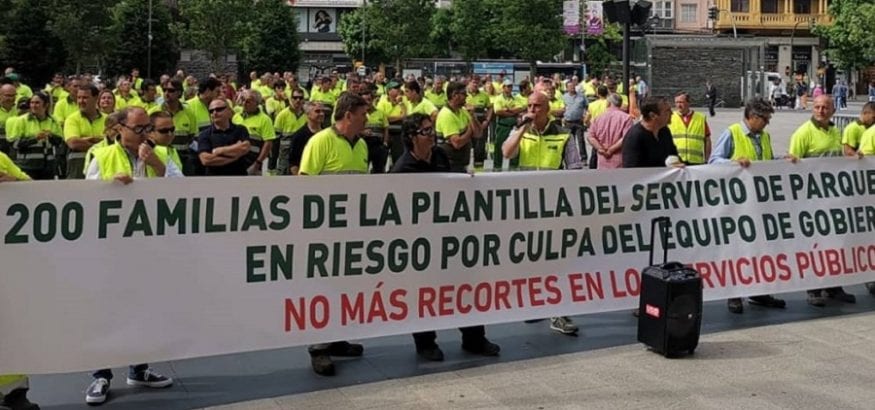 ﻿Los trabajadores de Parques y Jardines de Santander se manifiestan en defensa de su empleo