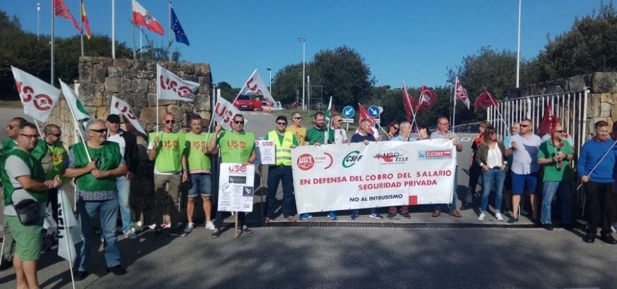 Los trabajadores de Ombuds también se concentran en Cantabria para exigir el cese a la Administración