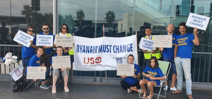 Los trabajadores de Ryanair secundan la huelga sin pasar el bar a bordo por abusivos servicios mínimos