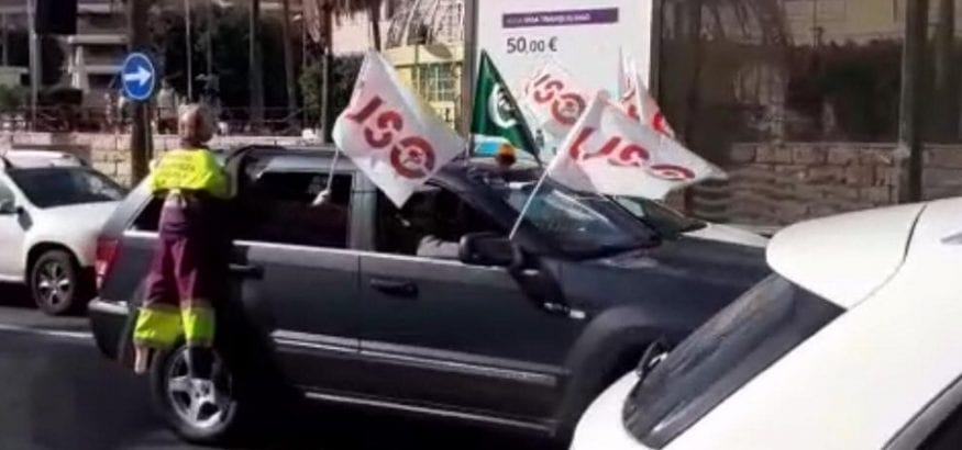 Caravana por las calles de Almería en protesta por los 8 despidos y 21 sanciones de Entorno Urbano