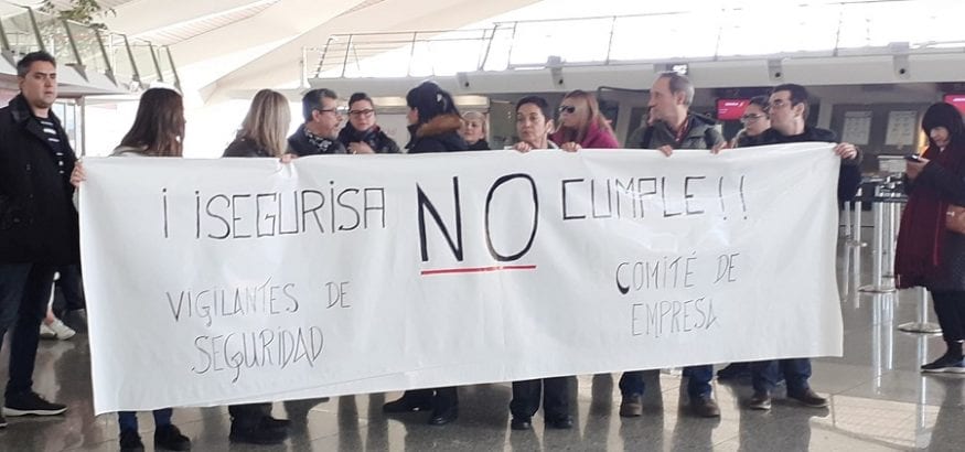 Los vigilantes del aeropuerto de Bilbao se movilizan contra los incumplimientos de Segurisa