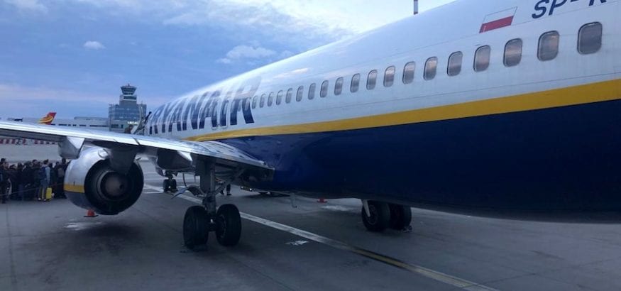 Ryanair mantiene la base de Girona a costa de reducir las condiciones laborales de su plantilla