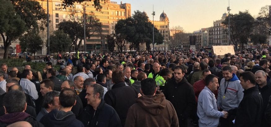 Los trabajadores de Nissan Zona Franca mantienen su pulso para asegurar el empleo