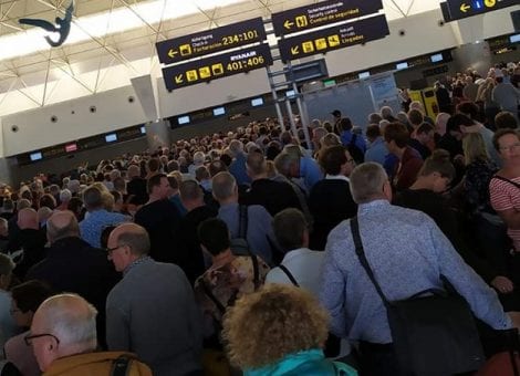 La plantilla de AENA reclama el cierre de aeropuertos a turistas
