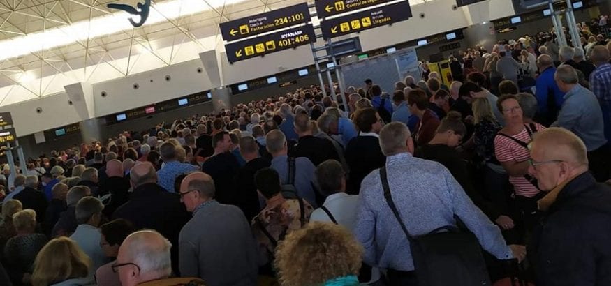 La plantilla de AENA reclama el cierre de aeropuertos a turistas