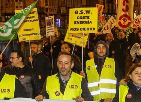 Manifestación por el futuro de la industria de Cantabria y sus puestos de trabajo