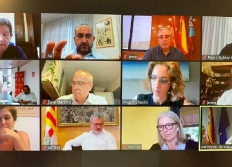 Sindicatos y administraciones, unidos contra el cierre de Nissan en Barcelona