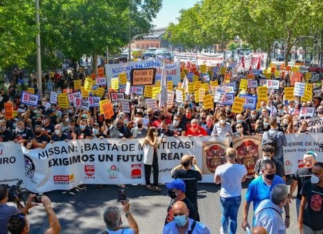 Más de 2.000 trabajadores exigen al Congreso soluciones contra el cierre de Nissan