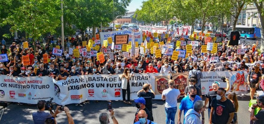 Más de 2.000 trabajadores exigen al Congreso soluciones contra el cierre de Nissan