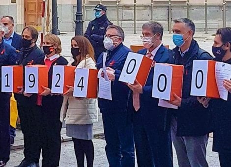 Entrega de casi 2 millones de firmas contra la nueva Ley de Educación