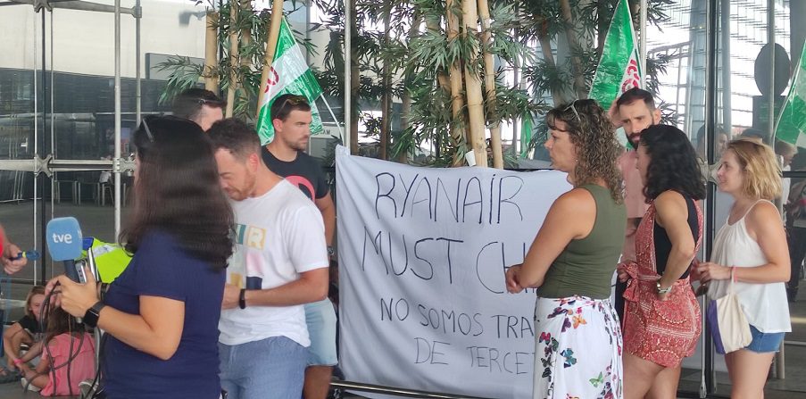 USO reclama al Gobierno que obligue a Ryanair a cumplir con la ley