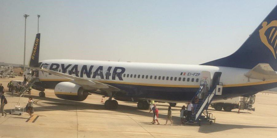 18 trabajadores despedidos y más de 150 expedientados por Ryanair